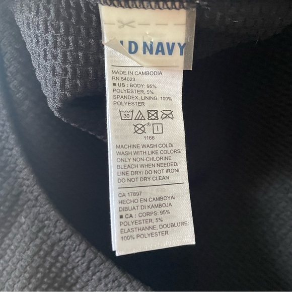 Old Navy Scalloped onepiece bathing suit - Picture 5 of 6